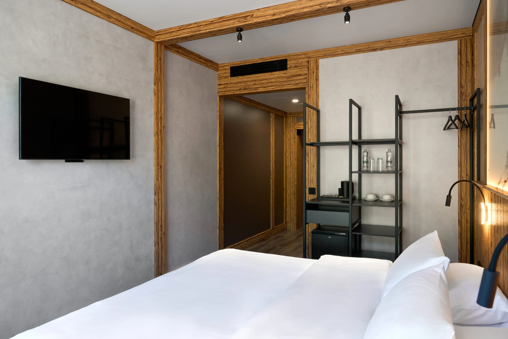 Standard Double room with view (full double bed)