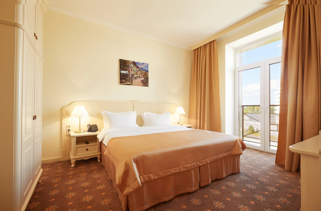 2 Bedrooms Family Double Studio full double bed