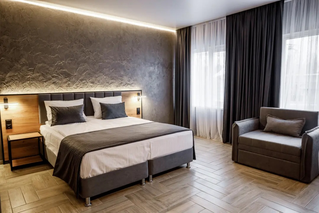 Standard Triple room with courtyard view