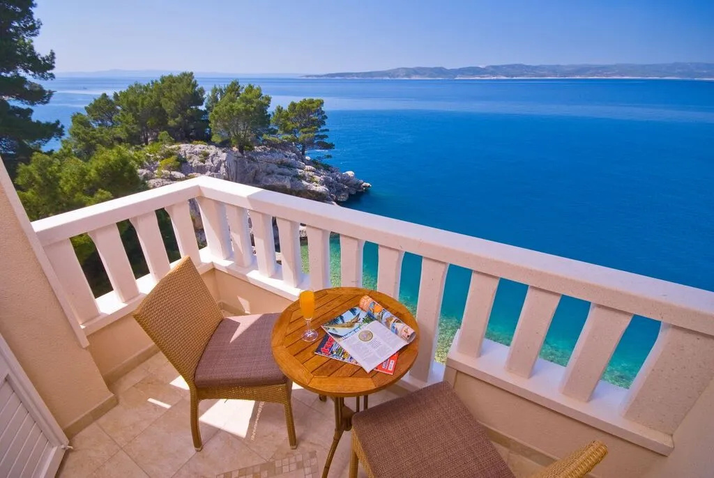 Luxury Apartment with balcony and with view