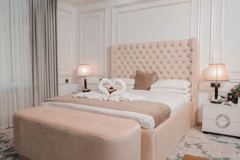 Suite with city view