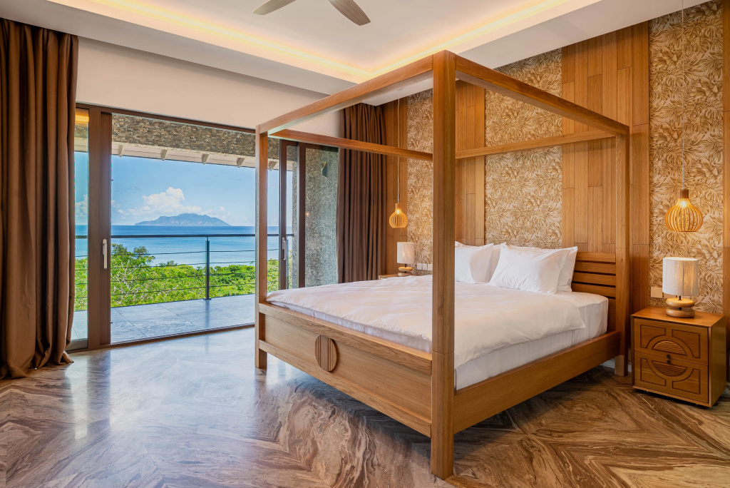 Deluxe Double room with balcony and with sea view