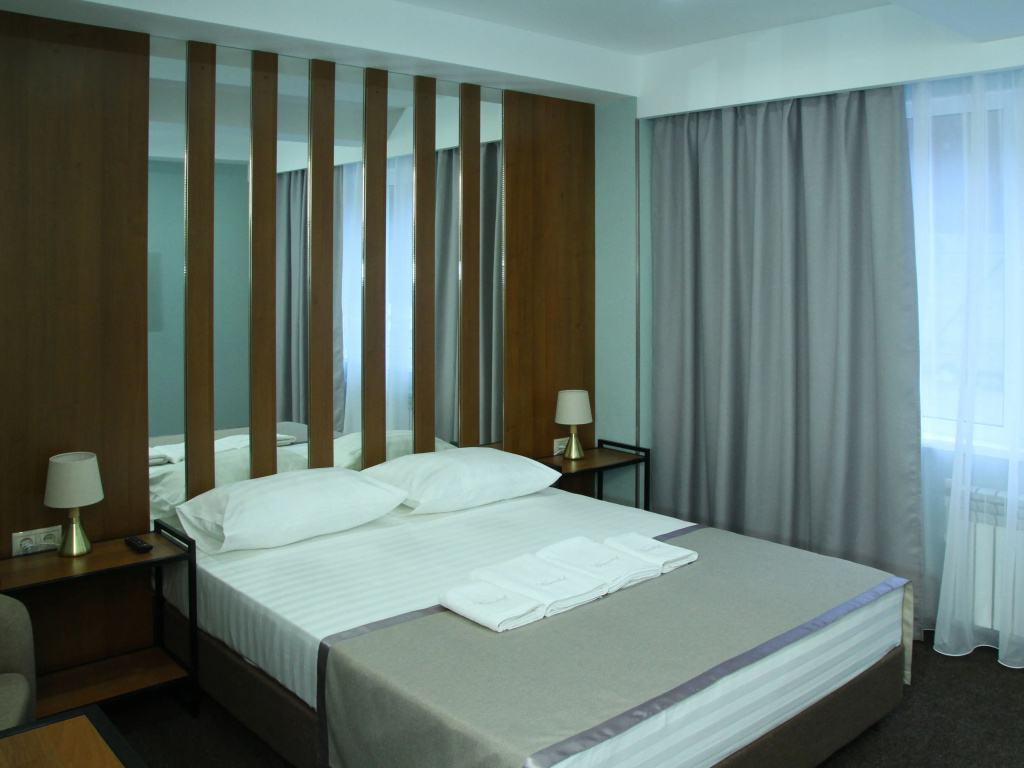 Double Suite with city view (full double bed)