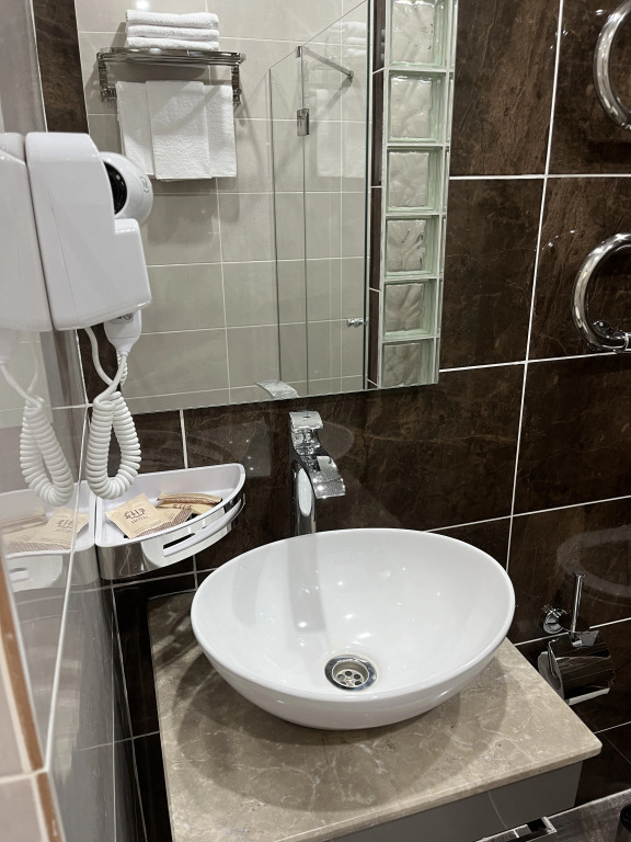 Четырёхместный номер Deluxe с балконом и с видом на бассейн в Отель Столица