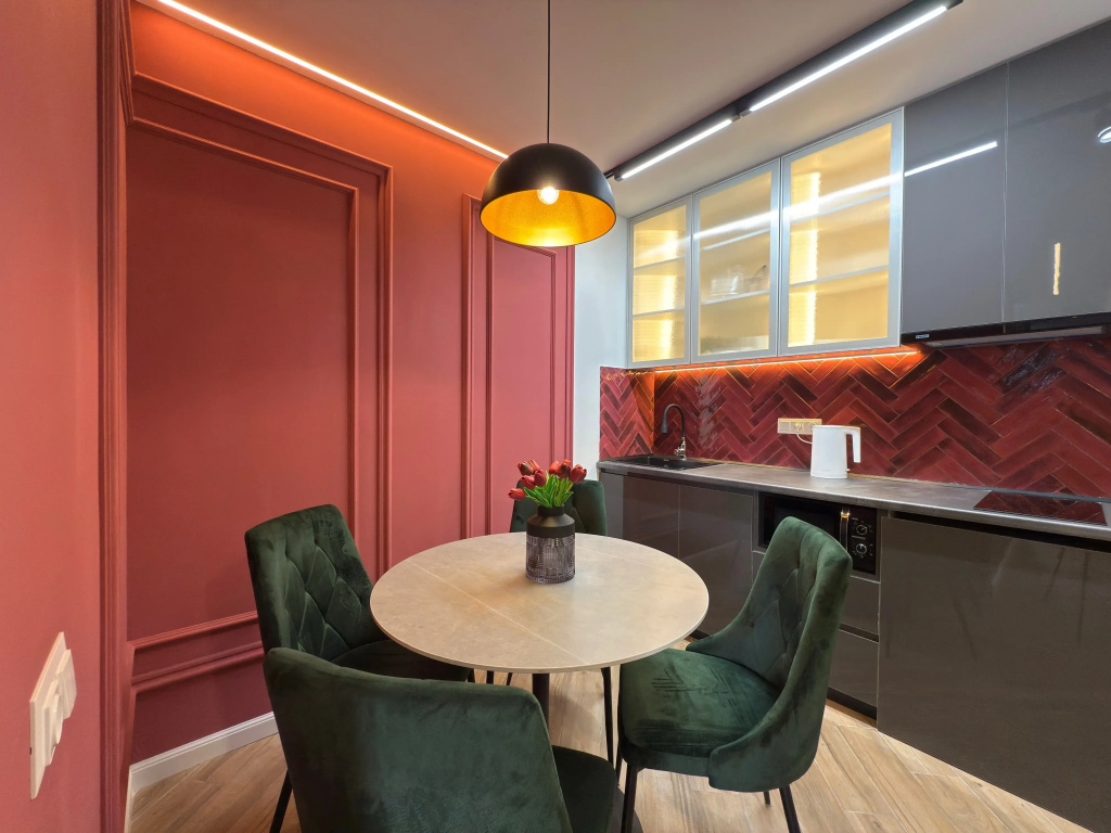 Cozy Haven, Balcony, Unbeatable Location Apartments
