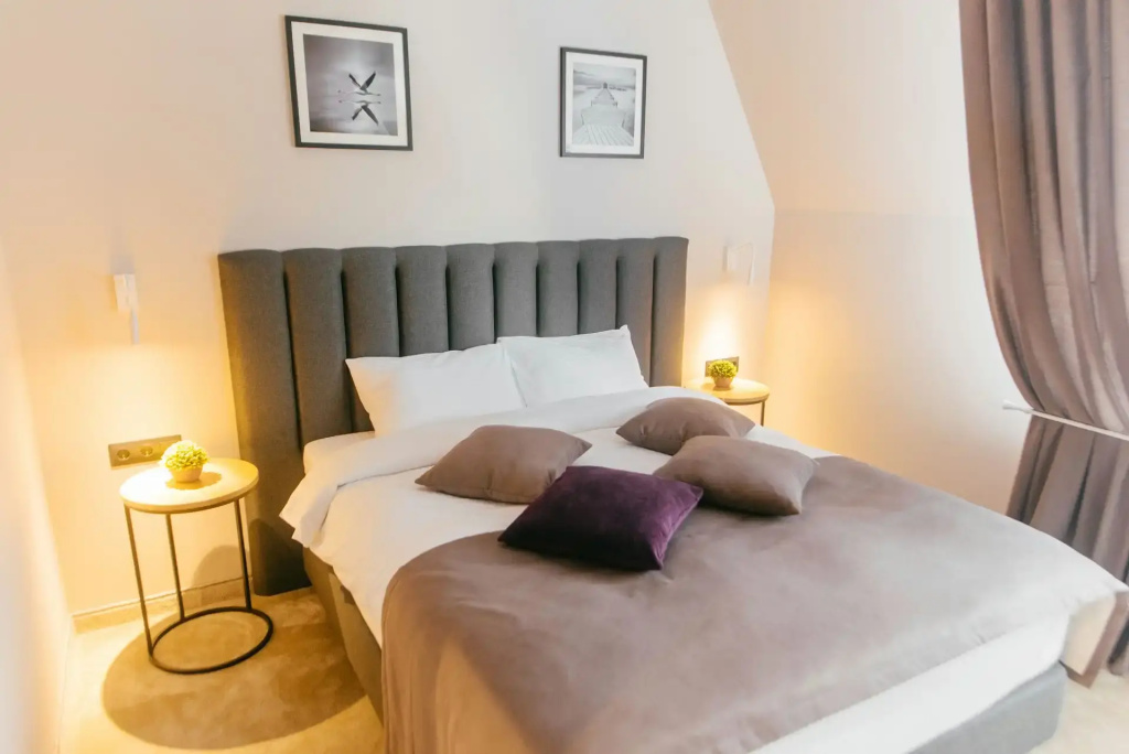Double Suite (full double bed)