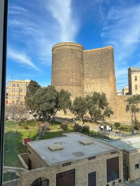Okolo Devichyey Bashni, Stary Gorod/Baku Apartments
