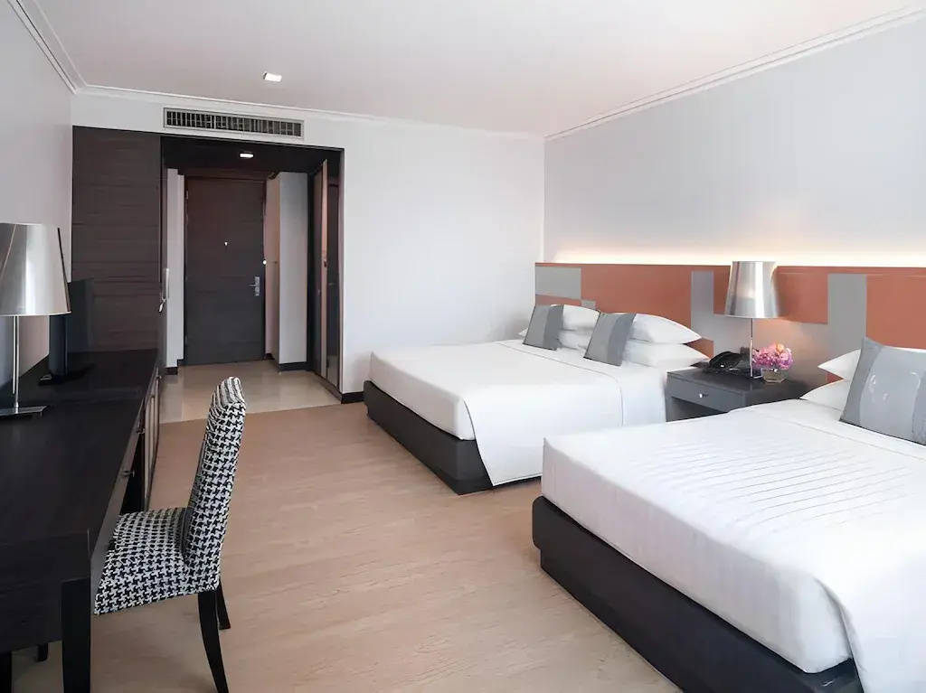 Premier (North Tower) Triple room with city view