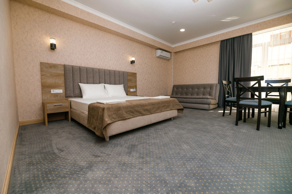 Double Junior Suite with balcony (full double bed)