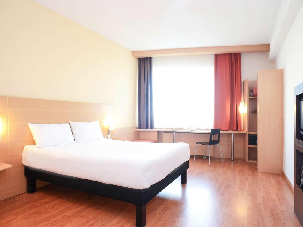 ibis Moscow Paveletskaya Room Type - Standard Double Room (Full Double Bed) (Queen Size Bed)