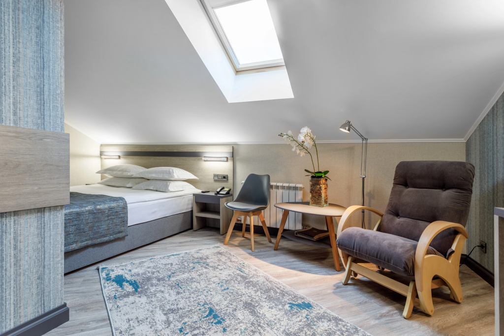 Dinastiya Hotel Room Type - Standard Double Attic room full double bed