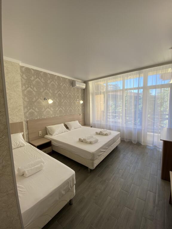 Трёхместный номер Comfort с балконом и с красивым видом из окна в Amare
