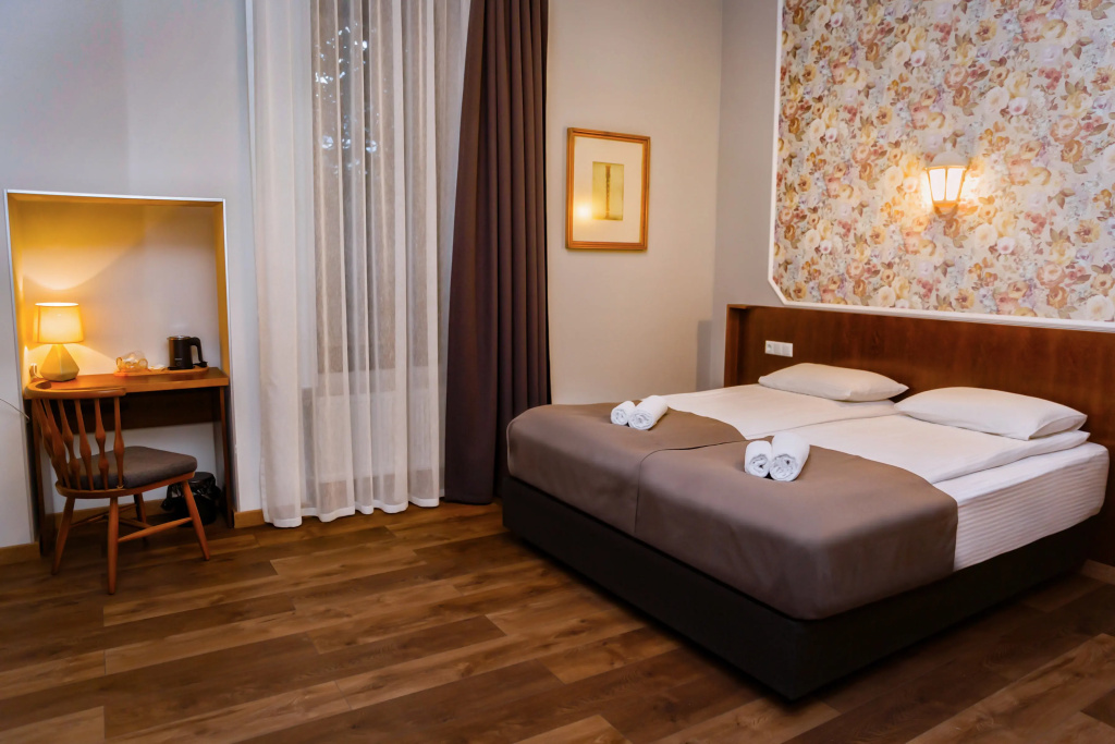 Deluxe Double room (full double bed)
