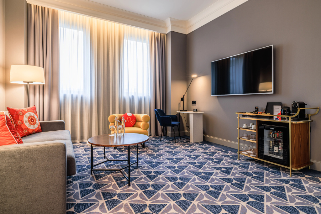 Hotel Maidens Hotel Room Type - Ambassador Suite with city view