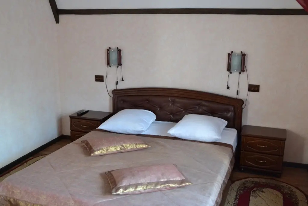Double Suite (full double bed)