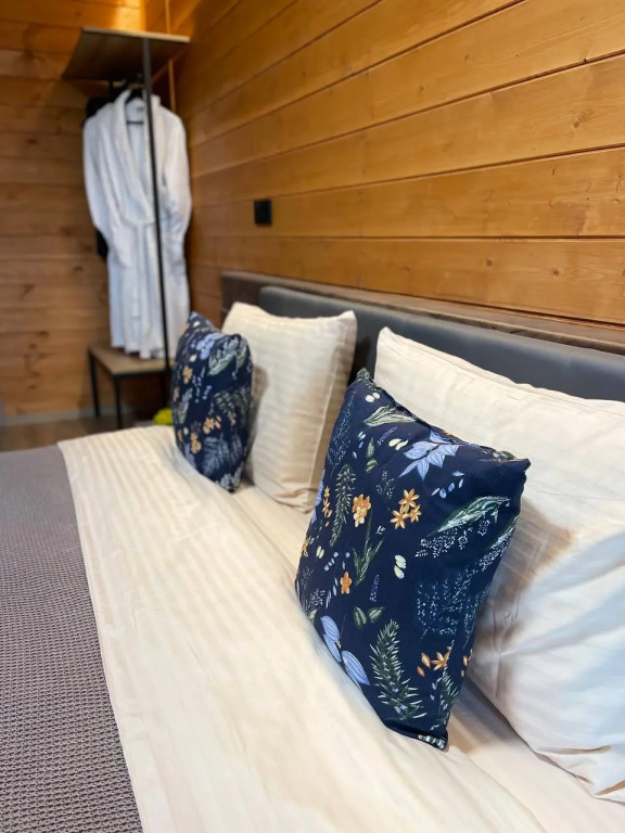 Двухместный номер Deluxe с балконом и с красивым видом из окна двуспальная кровать в Нептун-2