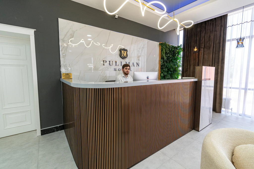 Lobby & Reception