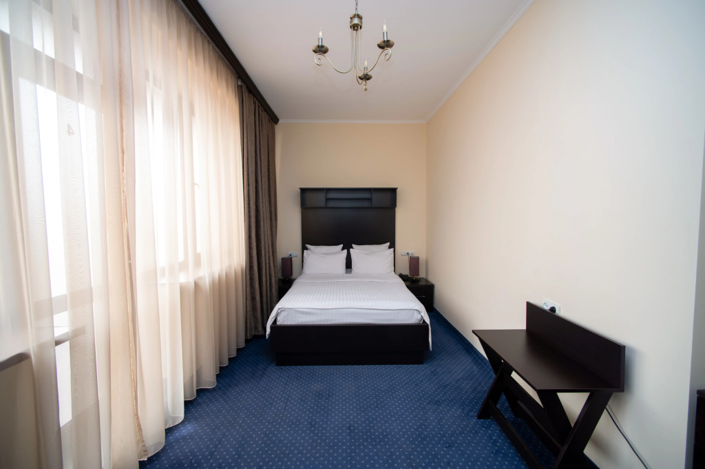 Deluxe Double room (full double bed)