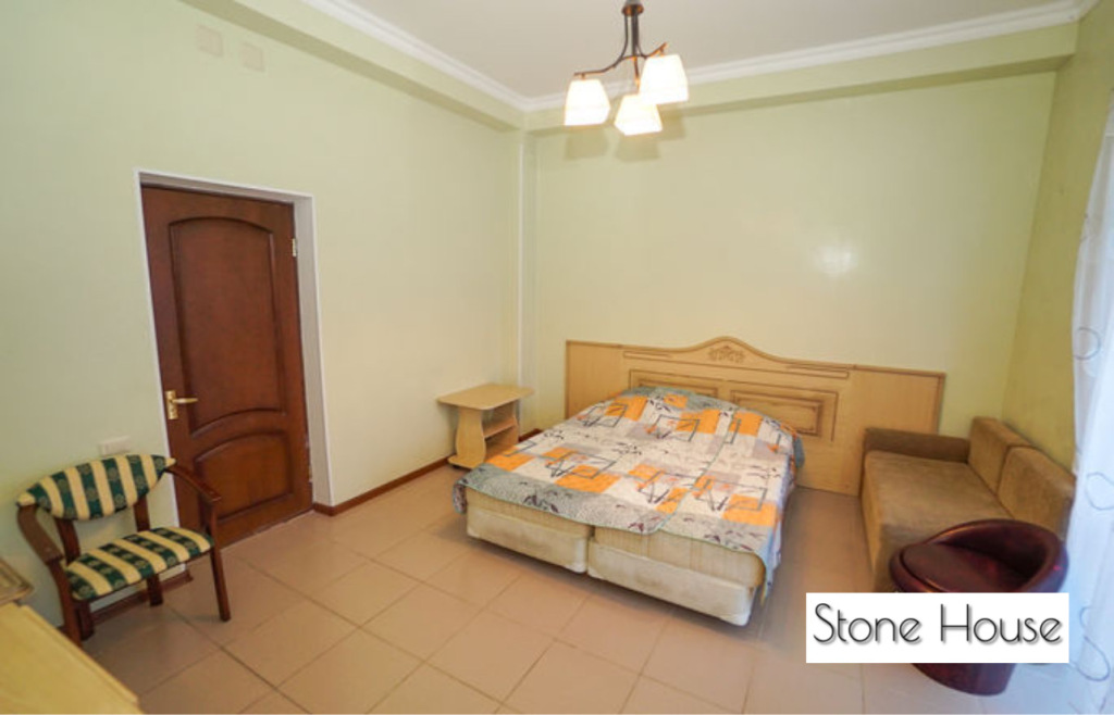 Трёхместный номер Deluxe с балконом и с красивым видом из окна в Stone house
