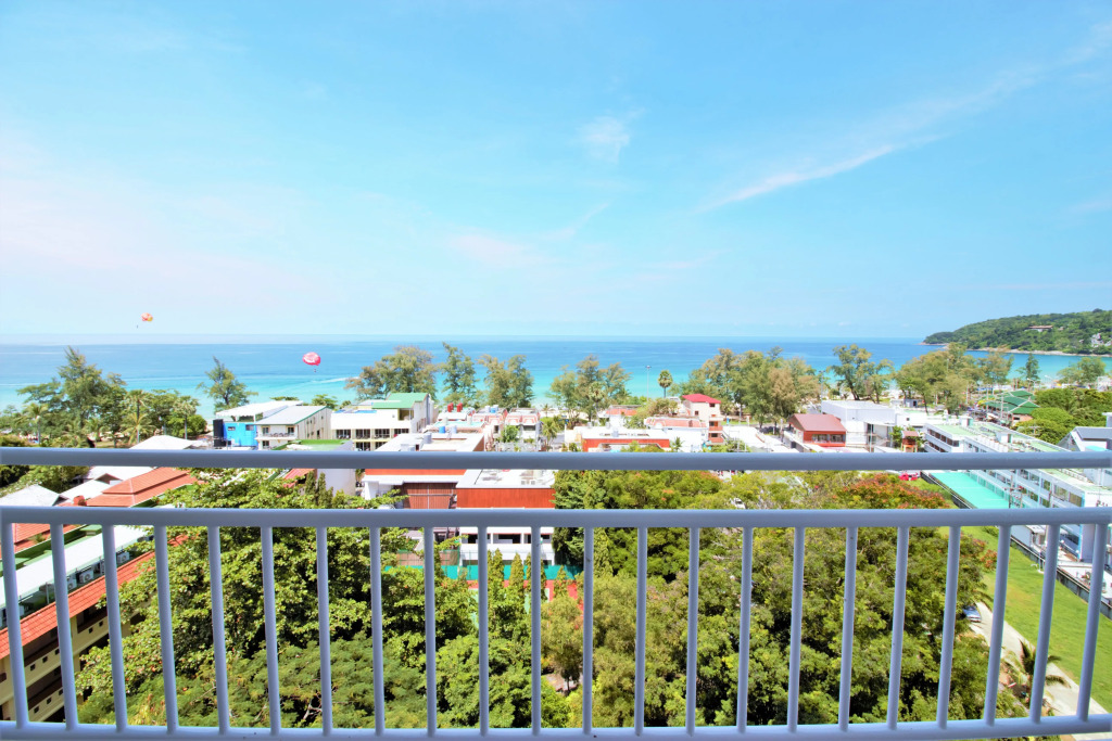 Трёхместный номер Standard с балконом и с красивым видом из окна в Апартаменты OMNIA  Phuket - Waterfront Karon