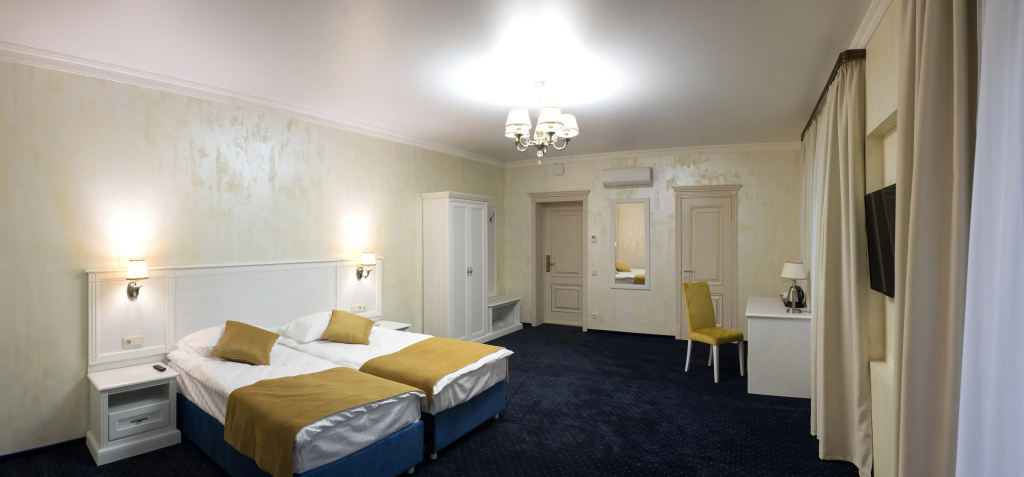 Deluxe Double room (full double bed)