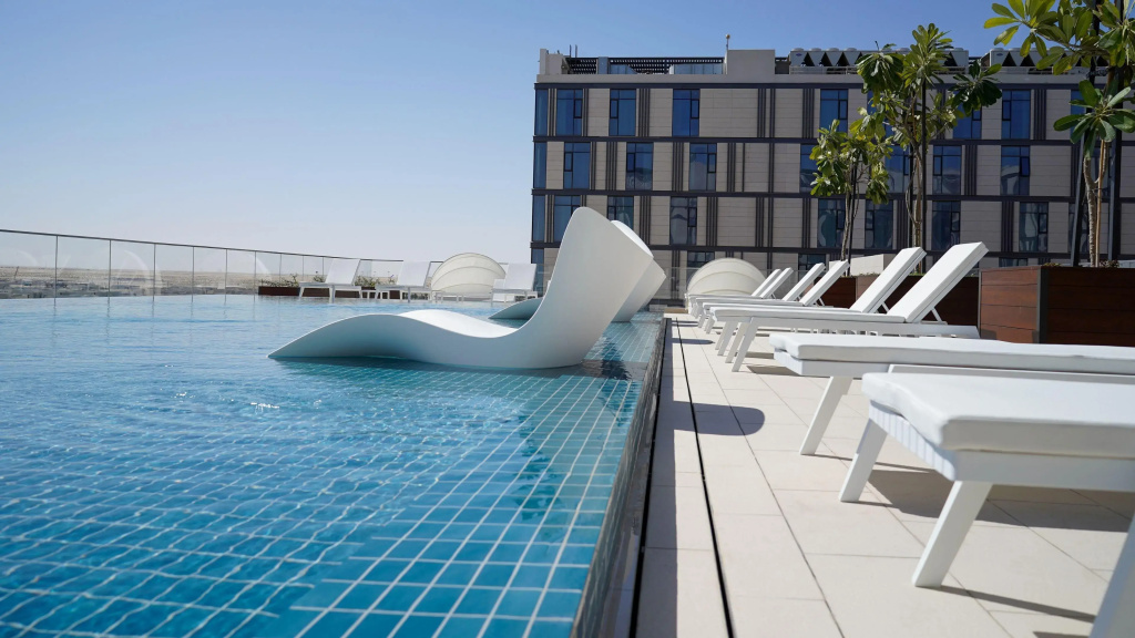 Staybridge Suites Dubai al-Maktoum Airport, an IHG Hotel — фото
