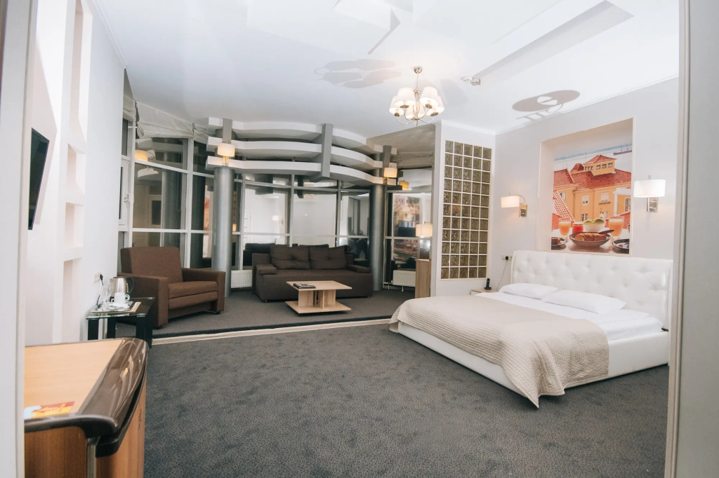 Double Junior Suite (full double bed)