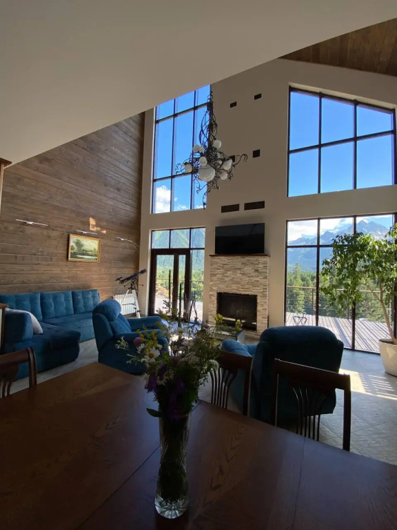 3 Bedrooms No.3 Suite with mountain view