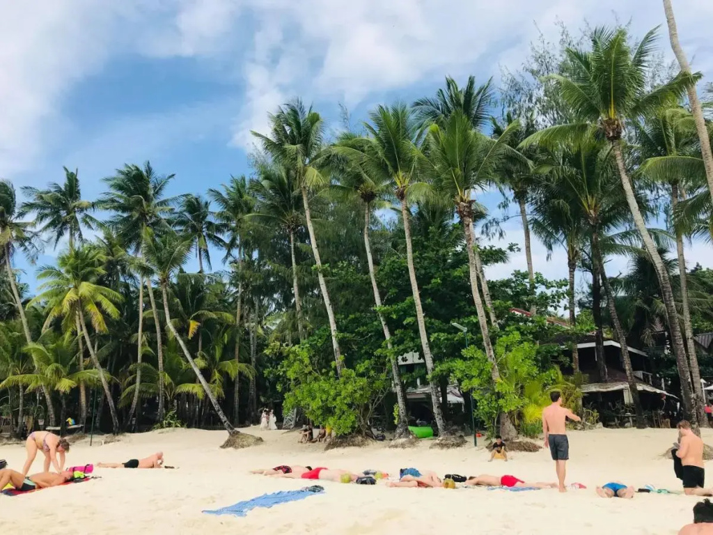 Cocoloco Boracay Beach Resort