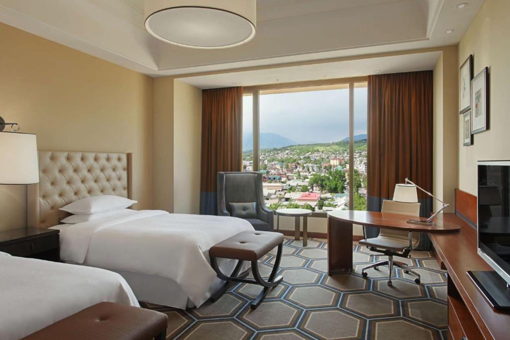 Семейный люкс с 2 комнатами в Hilton Dushanbe Hotel