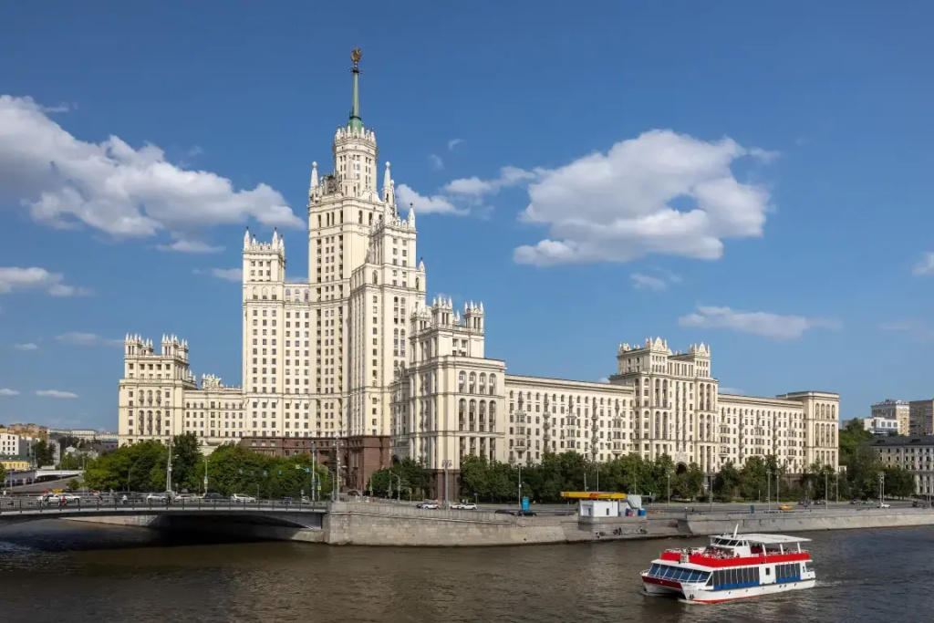 Апартаменты Люкс с Двумя Спальнями и Видом на Кремль: Изба/Котельническая Высотка — фото