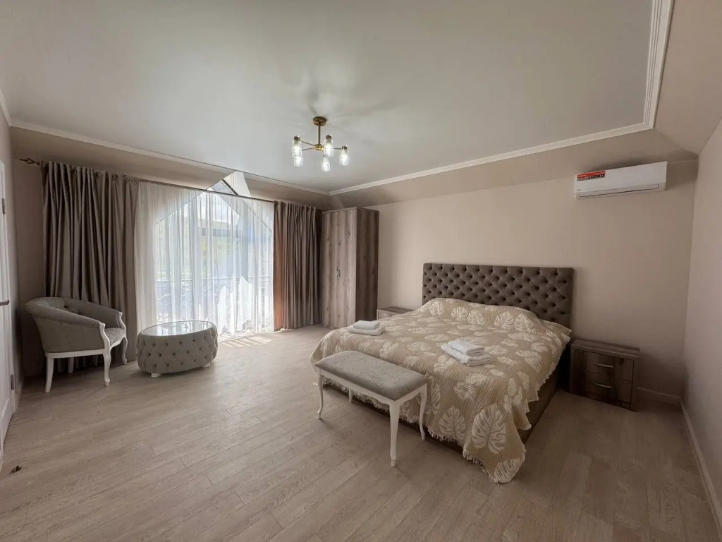 Четырёхместный коттедж в Времена года