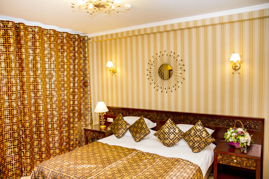 Double Suite (full double bed)