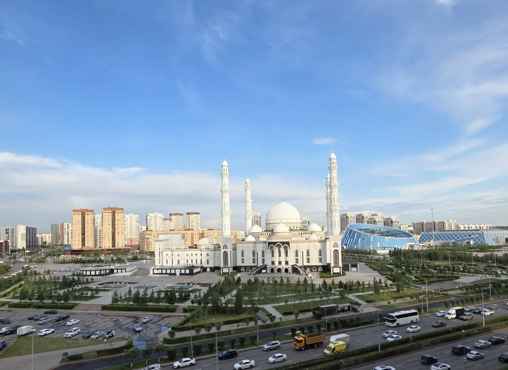 Luxury 14j Etazh S SHikarnym Vidom Na Mechet Hazret Sultan Vozle Posol'stva SSHA Apartments