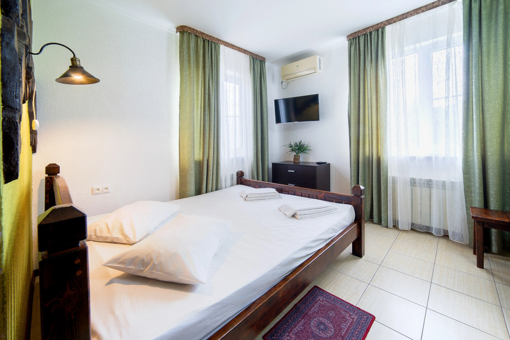Classic Double room with Sea View and Arboretum View (full double bed)