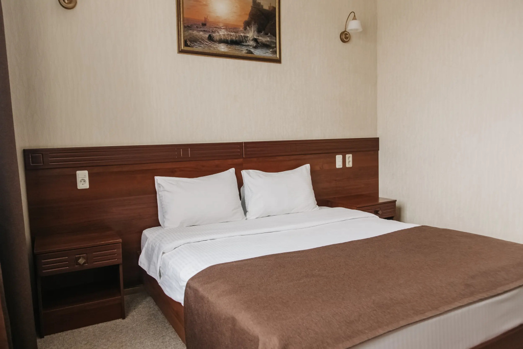 Double Suite with city view (full double bed)