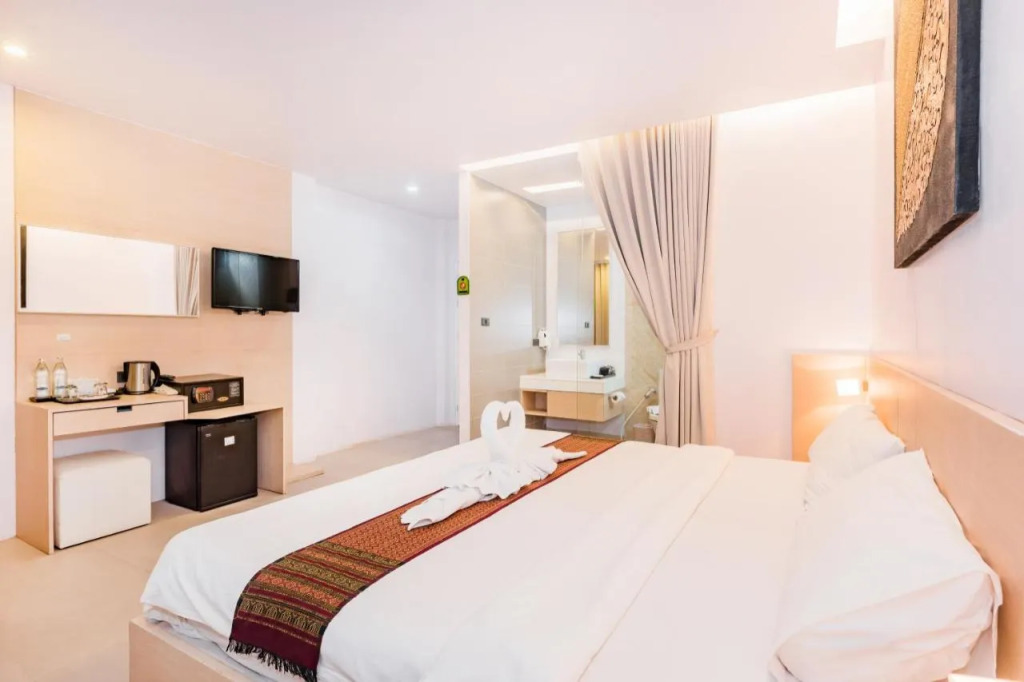 Двухместный номер Superior Grand с балконом двуспальная кровать в Отель My Hotel Phuket