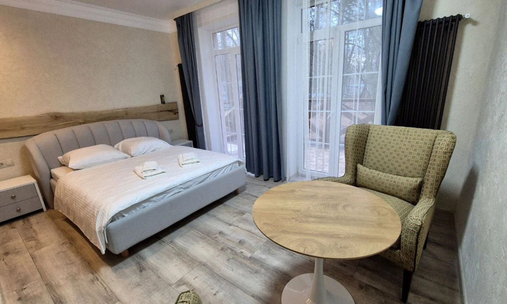 Двухместный полулюкс с балконом двуспальная кровать в География