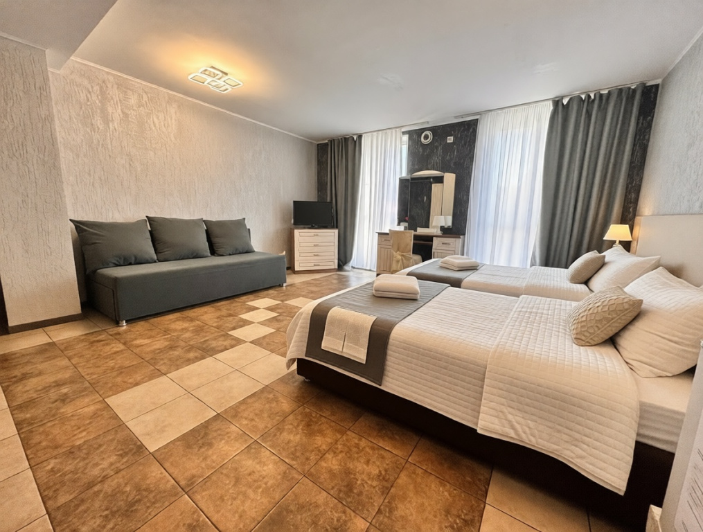 Standard+ No.10/4 Double room (full double bed)