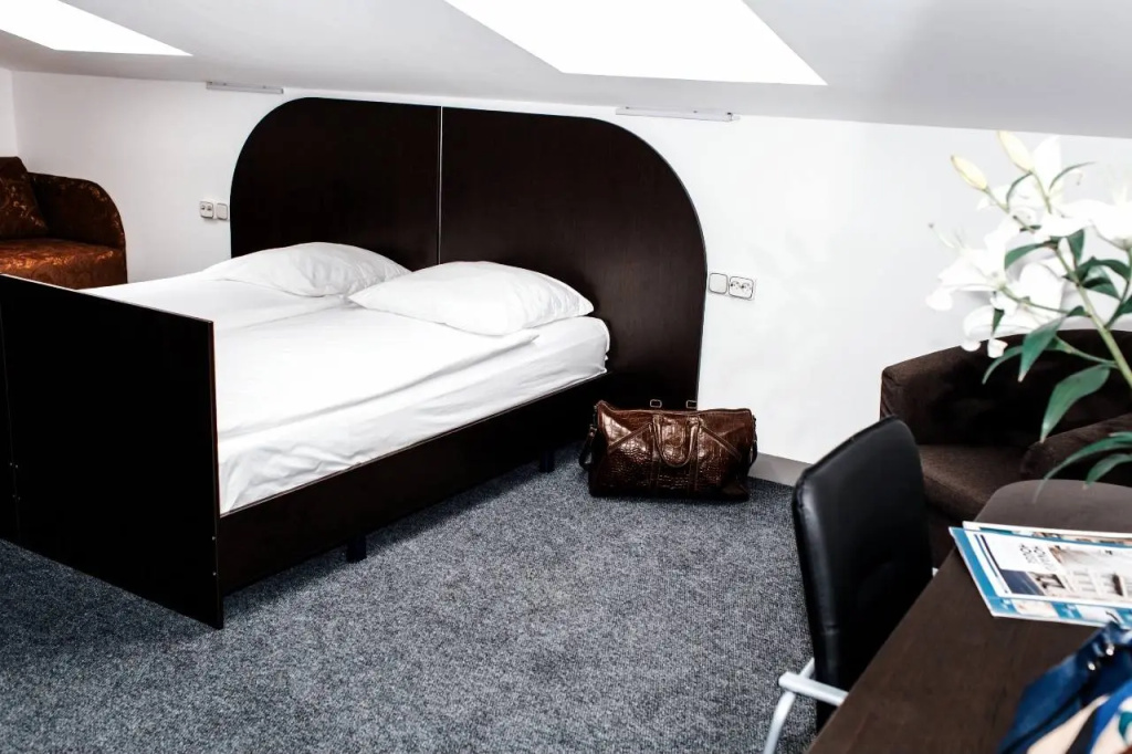 Deluxe Double room (full double bed)