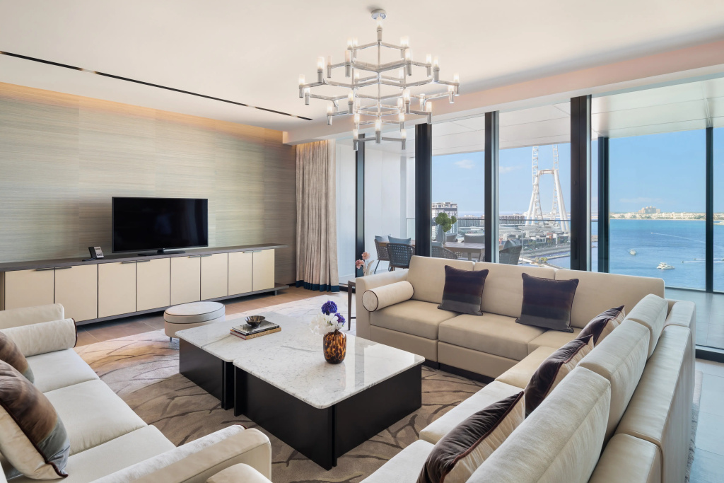 3 Bedrooms Presidential Suite with balcony