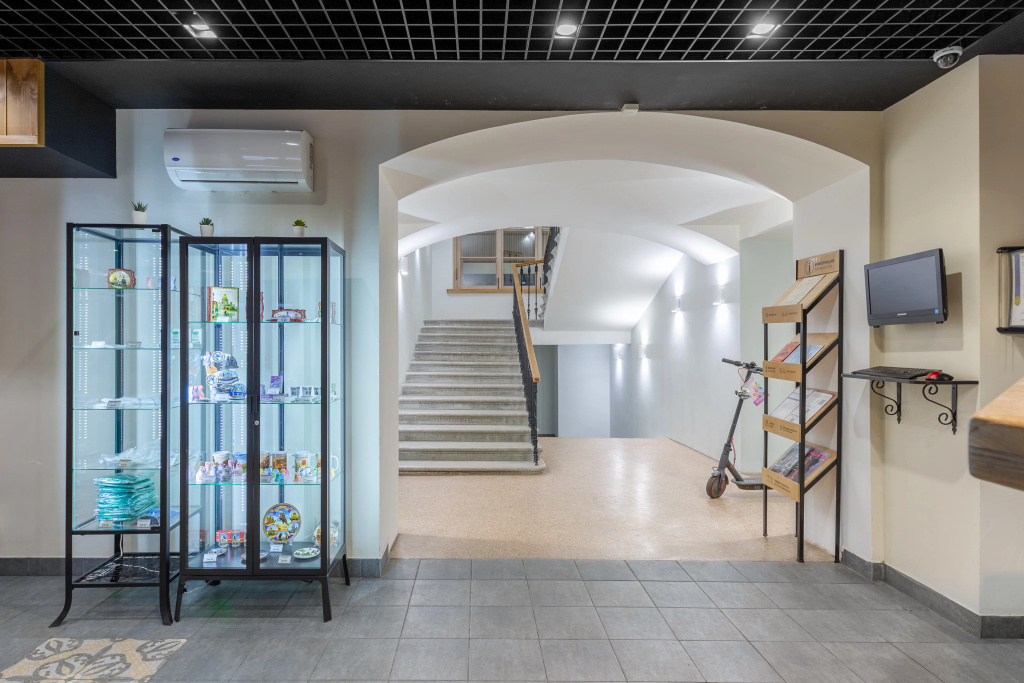 Lobby & Reception