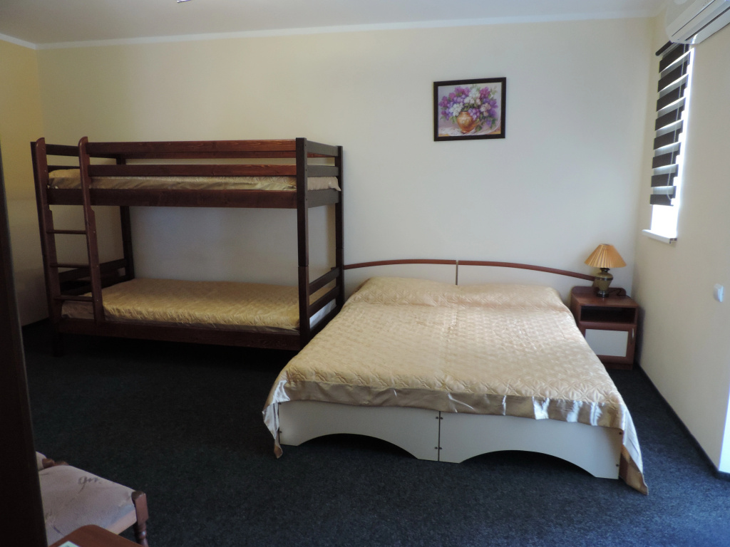 Standard Quadruple room with sea view