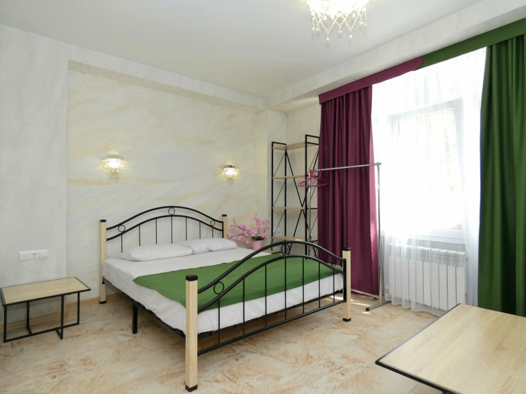 Четырёхместная студия в Хризантема