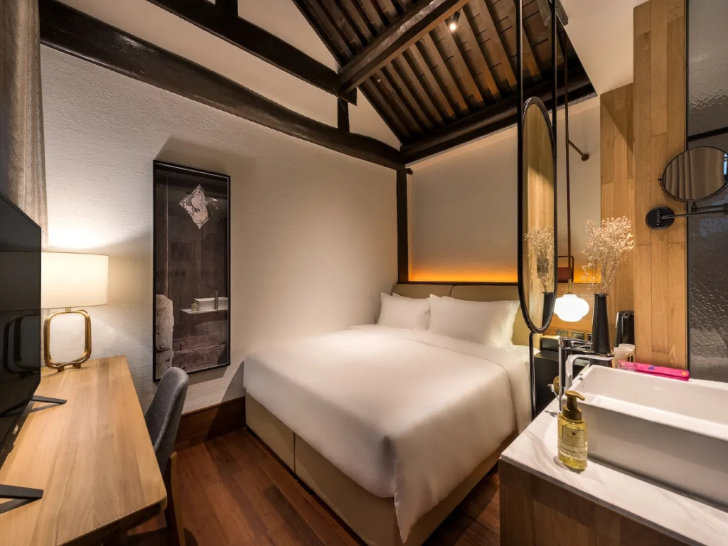 Superior Double room (full double bed)