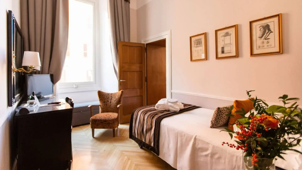 Single room with view (single bed)