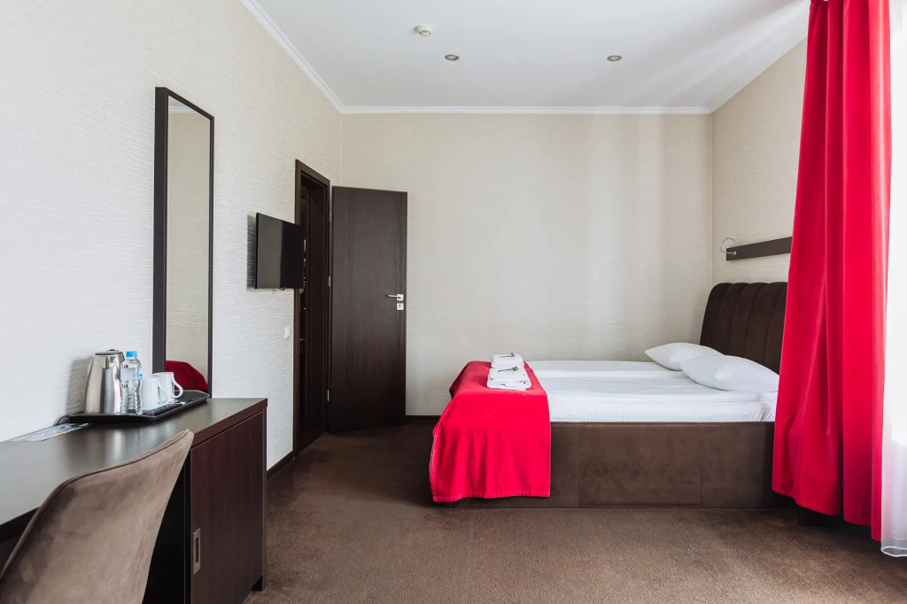 Standard Double room with courtyard view (full double bed)