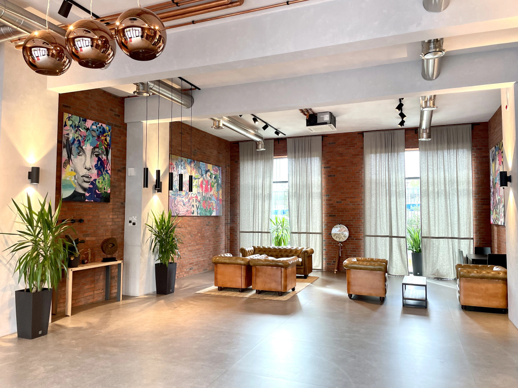 Lobby & Reception
