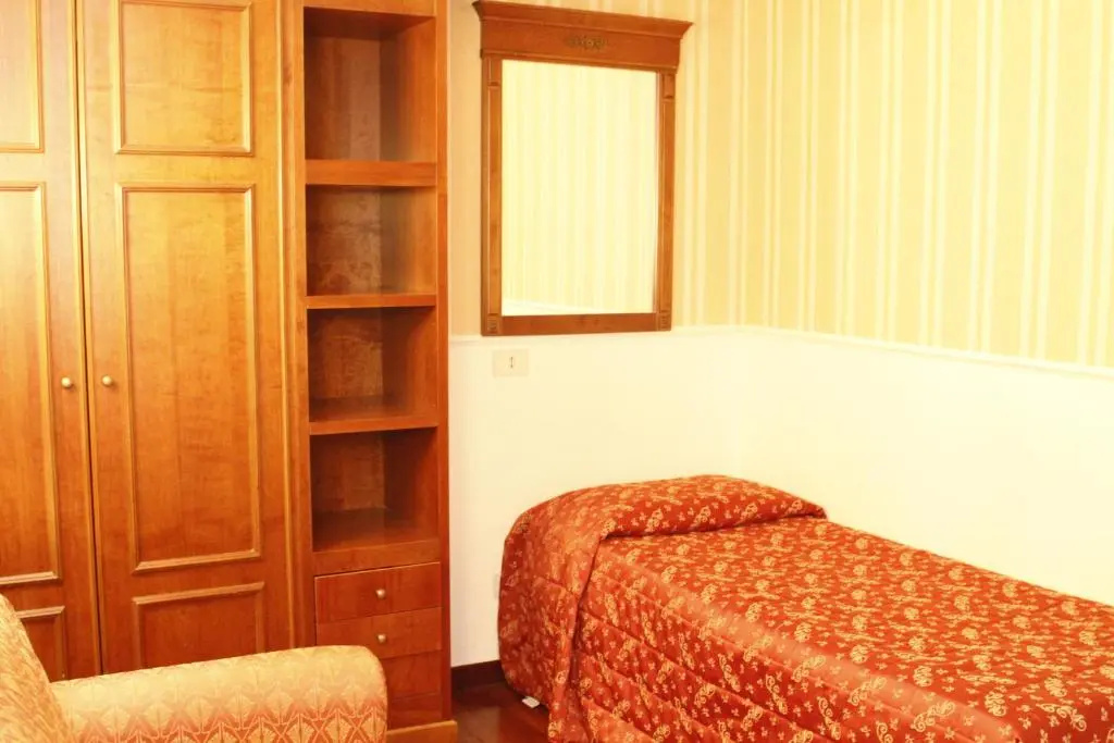 (1)Standard Single room (extra bed not included) at Hotel Torino in Rome