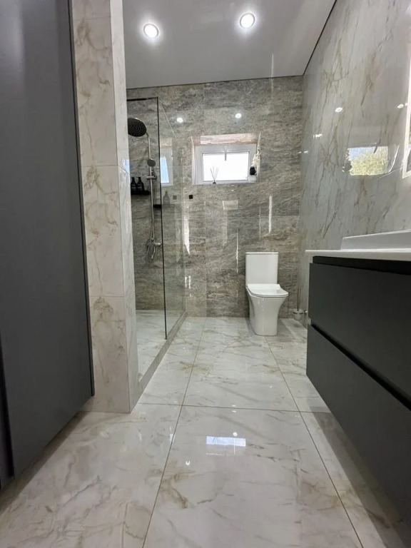 Коттедж с 3 комнатами с красивым видом из окна в Дом у реки